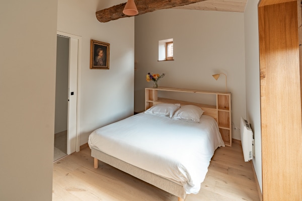 chambre lit double gîte saint marcel de félines